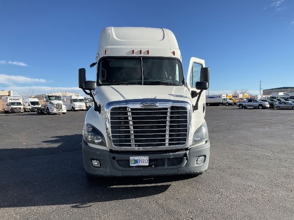 Sleeper Tractor-Heavy Duty Tractors-Freightliner-2019-Cascadia 12564ST-Greeley-CO-472,339\n\t\tmiles-$ 53,000 - Image 2