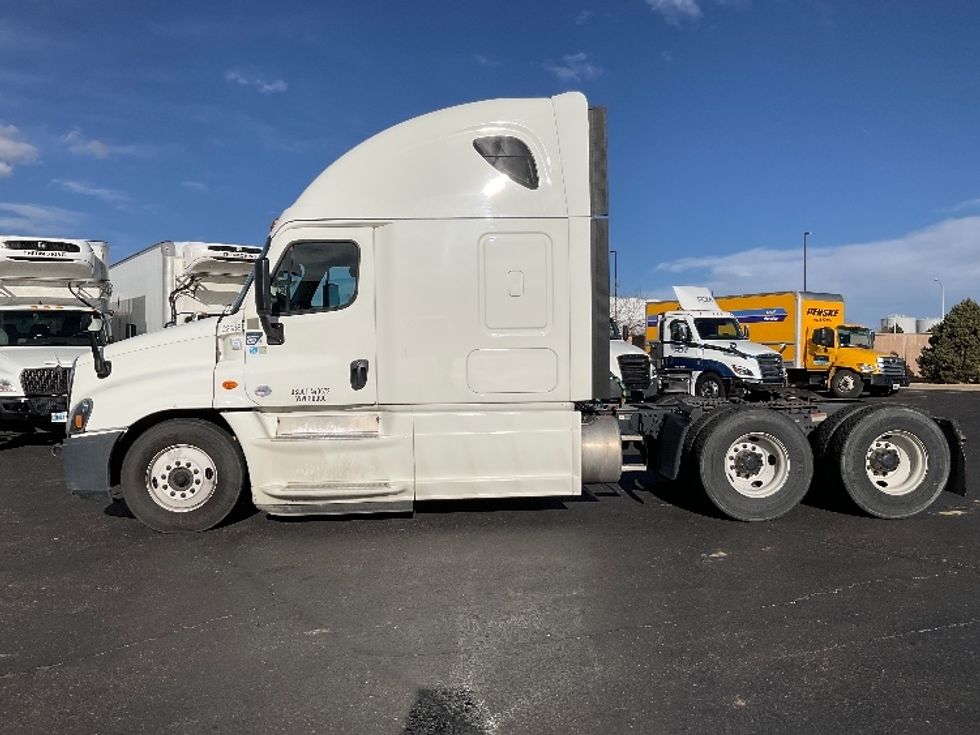 Sleeper Tractor-Heavy Duty Tractors-Freightliner-2019-Cascadia 12564ST-Greeley-CO-472,339\n\t\tmiles-$ 53,000 - Image 4