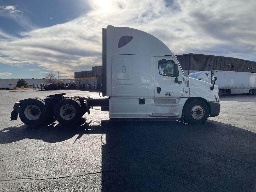 Sleeper Tractor-Heavy Duty Tractors-Freightliner-2019-Cascadia 12564ST-Greeley-CO-472,339\n\t\tmiles-$ 53,000 - Image 8