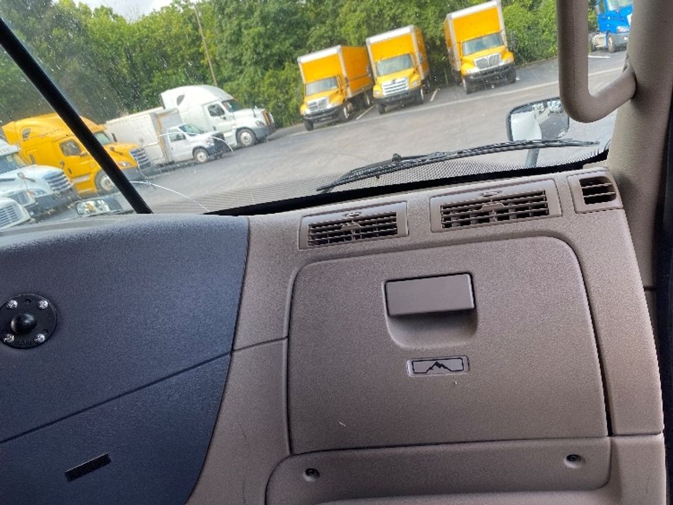 Sleeper Tractor-Heavy Duty Tractors-Freightliner-2019-Cascadia 12564ST-Greensboro-NC-370,677\n\t\tmiles-$ 64,500 - Image 14