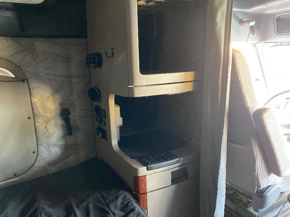 Sleeper Tractor-Heavy Duty Tractors-Freightliner-2019-Cascadia 12564ST-Greensboro-NC-370,677\n\t\tmiles-$ 64,500 - Image 18