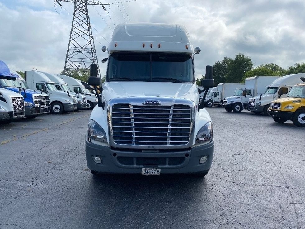 Sleeper Tractor-Heavy Duty Tractors-Freightliner-2019-Cascadia 12564ST-Greensboro-NC-370,677\n\t\tmiles-$ 64,500 - Image 2