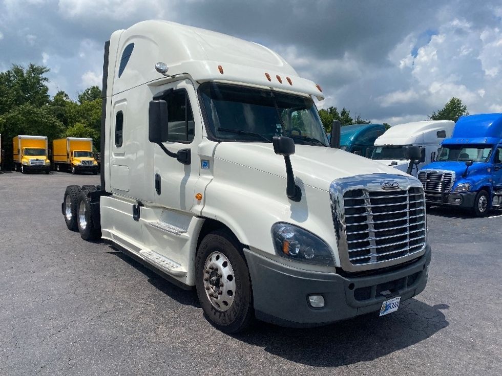 Sleeper Tractor-Heavy Duty Tractors-Freightliner-2019-Cascadia 12564ST-Greensboro-NC-389,137\n\t\tmiles-$ 63,500 - Image 1