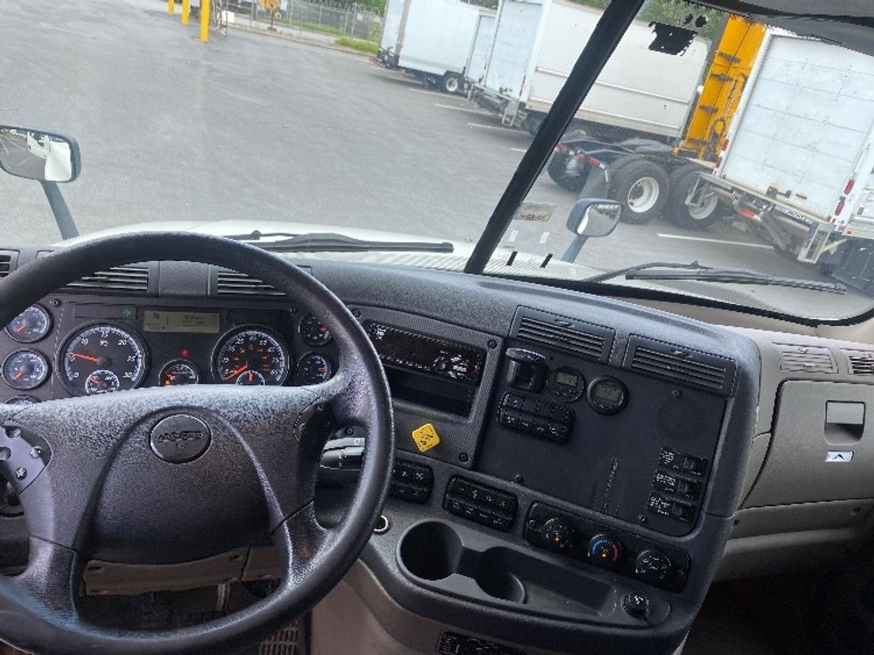 Sleeper Tractor-Heavy Duty Tractors-Freightliner-2019-Cascadia 12564ST-Greensboro-NC-389,137\n\t\tmiles-$ 63,500 - Image 11