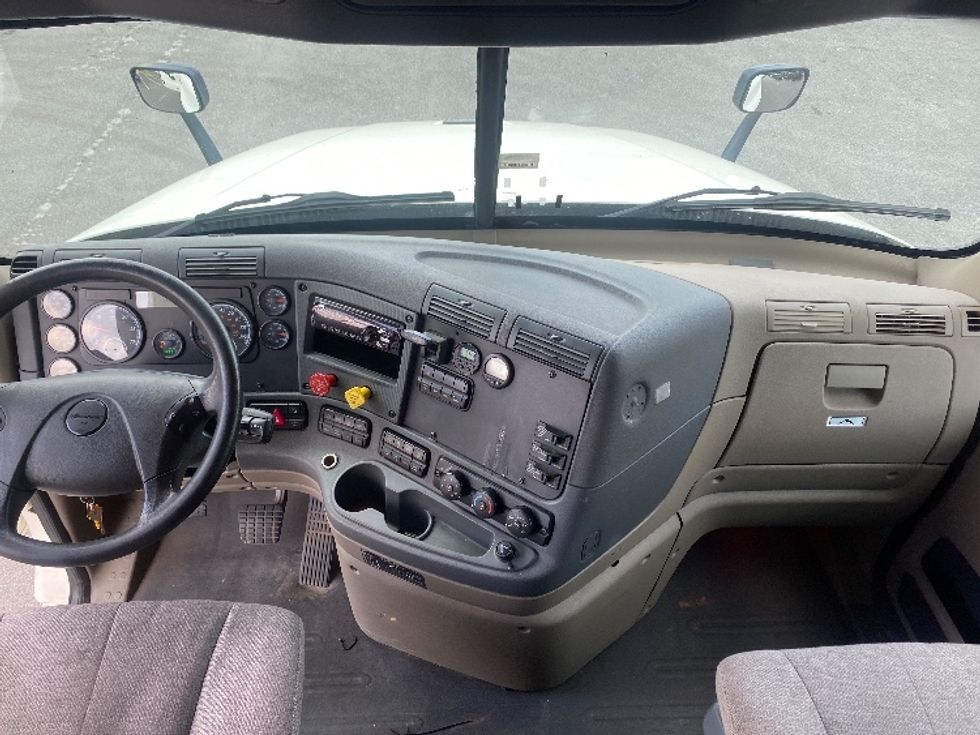 Sleeper Tractor-Heavy Duty Tractors-Freightliner-2019-Cascadia 12564ST-Greensboro-NC-389,137\n\t\tmiles-$ 63,500 - Image 12