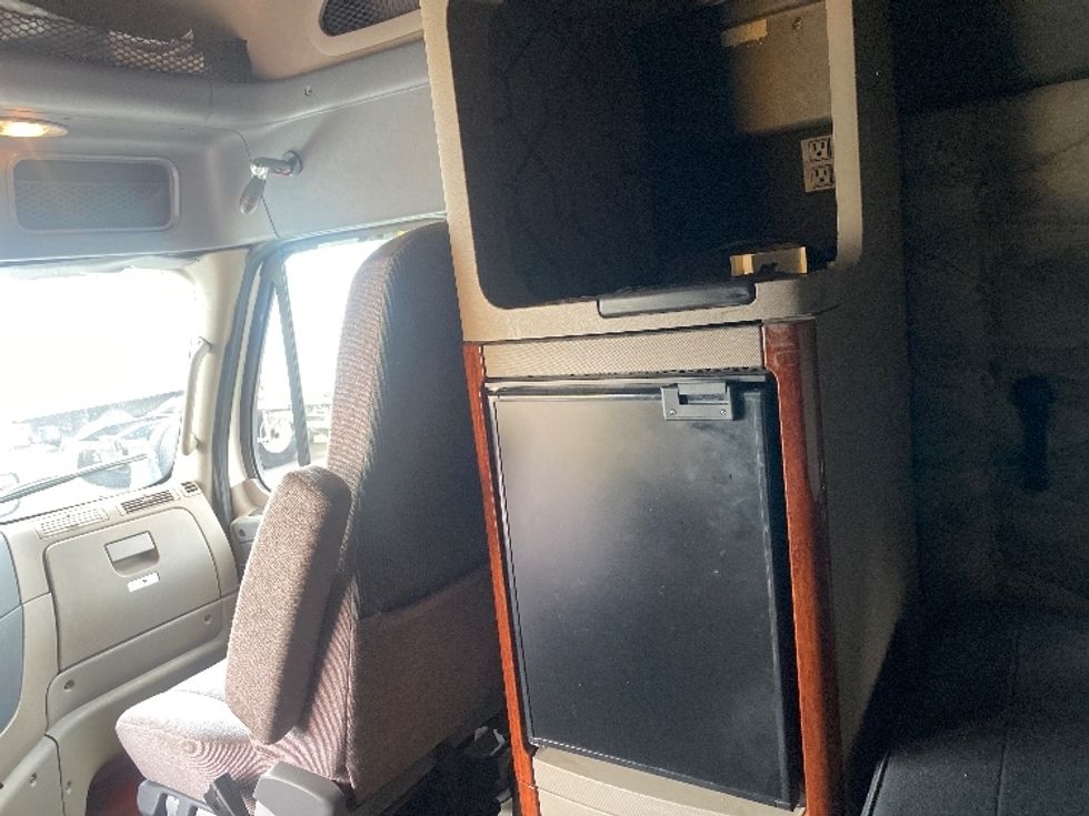 Sleeper Tractor-Heavy Duty Tractors-Freightliner-2019-Cascadia 12564ST-Greensboro-NC-389,137\n\t\tmiles-$ 63,500 - Image 18