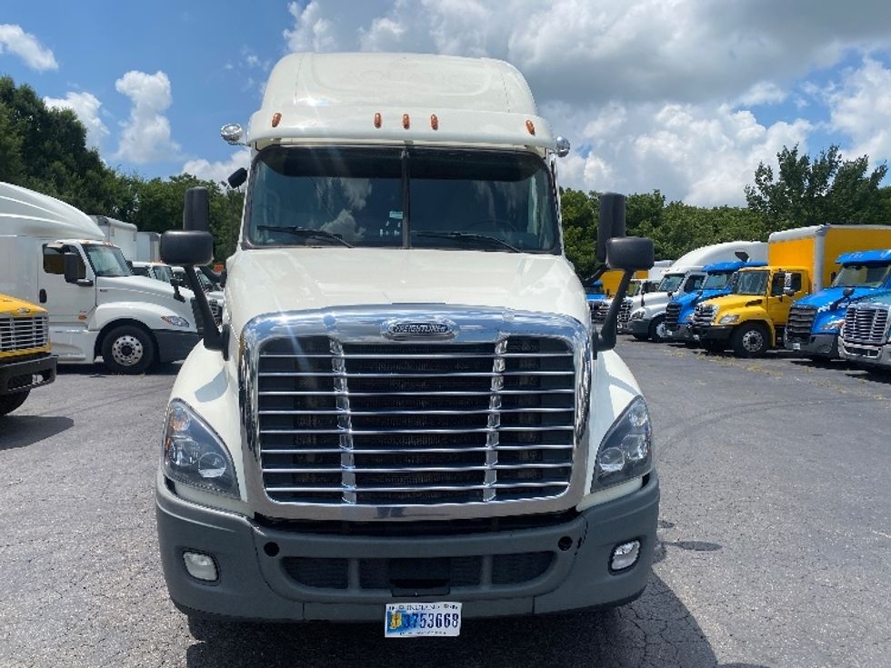 Sleeper Tractor-Heavy Duty Tractors-Freightliner-2019-Cascadia 12564ST-Greensboro-NC-389,137\n\t\tmiles-$ 63,500 - Image 2