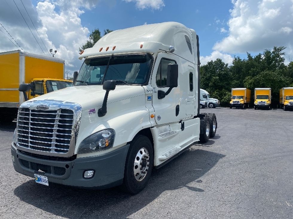 Sleeper Tractor-Heavy Duty Tractors-Freightliner-2019-Cascadia 12564ST-Greensboro-NC-389,137\n\t\tmiles-$ 63,500 - Image 3