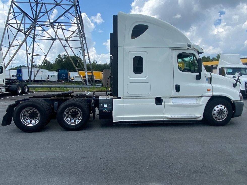 Sleeper Tractor-Heavy Duty Tractors-Freightliner-2019-Cascadia 12564ST-Greensboro-NC-389,137\n\t\tmiles-$ 63,500 - Image 8