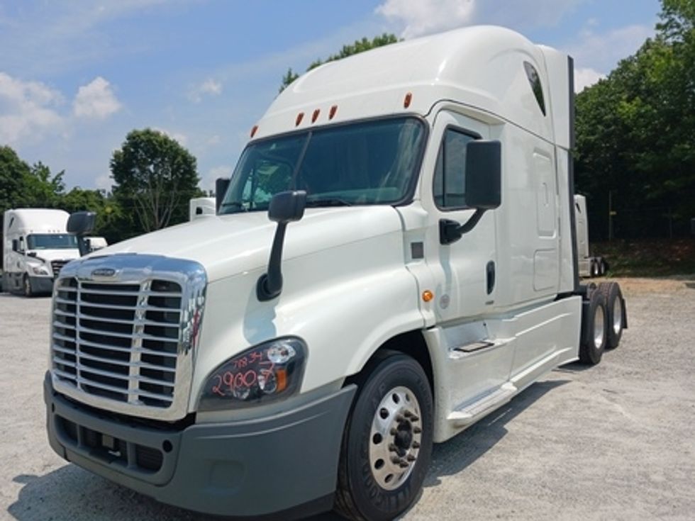 Sleeper Tractor-Heavy Duty Tractors-Freightliner-2019-Cascadia 12564ST-Greensboro-NC-551,176\n\t\tmiles-$ 45,500 - Image 1