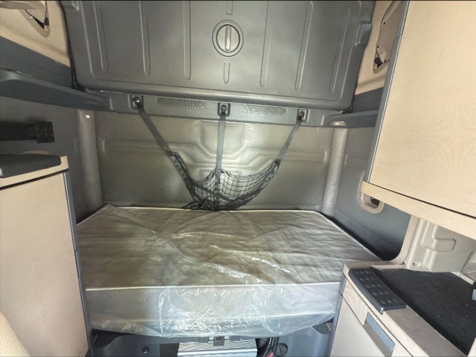 Sleeper Tractor-Heavy Duty Tractors-Freightliner-2019-Cascadia 12564ST-Greensboro-NC-551,176\n\t\tmiles-$ 45,500 - Image 14