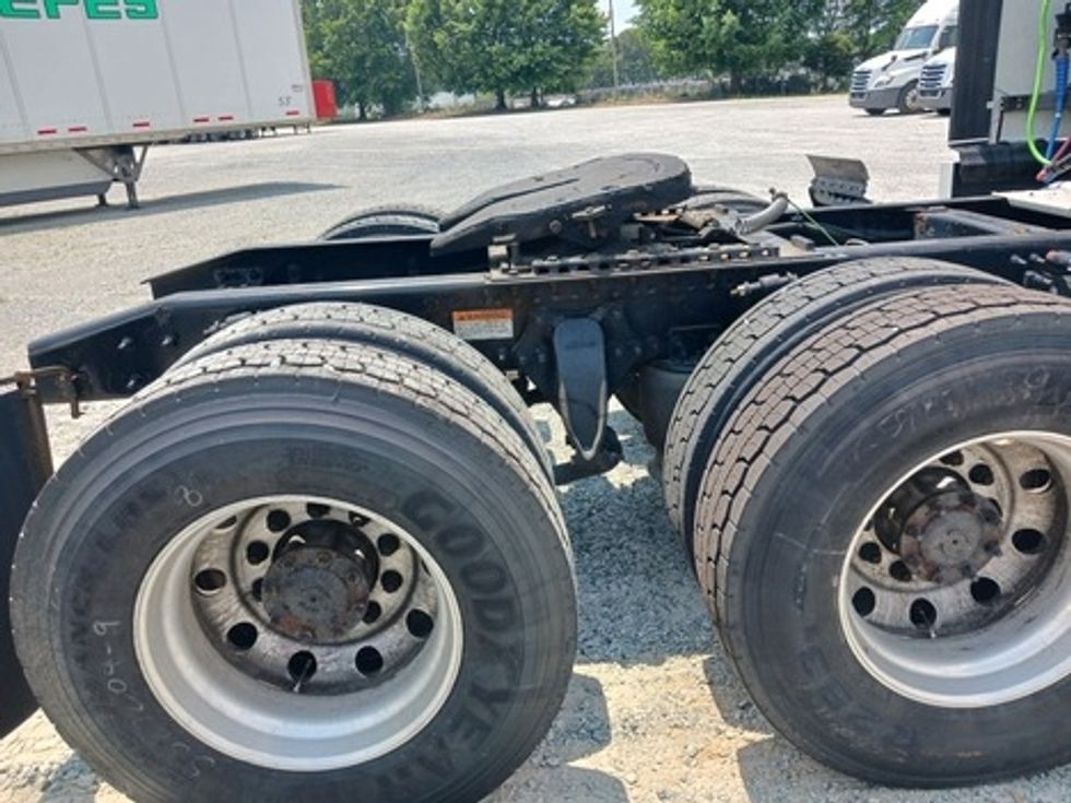 Sleeper Tractor-Heavy Duty Tractors-Freightliner-2019-Cascadia 12564ST-Greensboro-NC-551,176\n\t\tmiles-$ 45,500 - Image 16