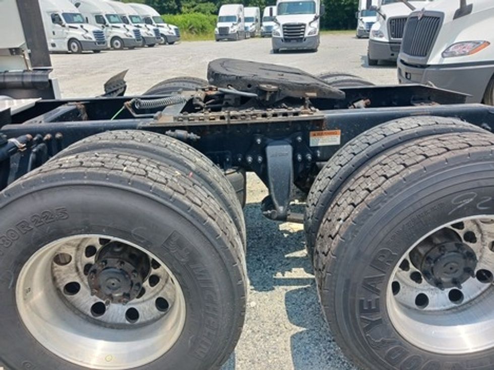 Sleeper Tractor-Heavy Duty Tractors-Freightliner-2019-Cascadia 12564ST-Greensboro-NC-551,176\n\t\tmiles-$ 45,500 - Image 17