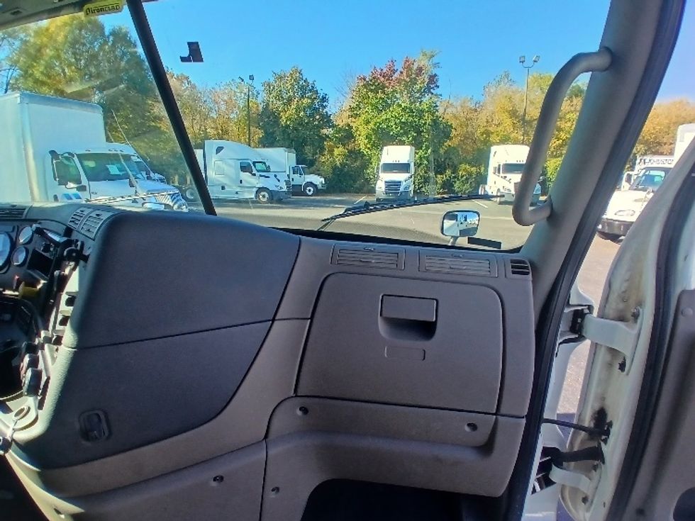 Sleeper Tractor-Heavy Duty Tractors-Freightliner-2019-Cascadia 12564ST-Greensboro-NC-564,947\n\t\tmiles-$ 51,000 - Image 14