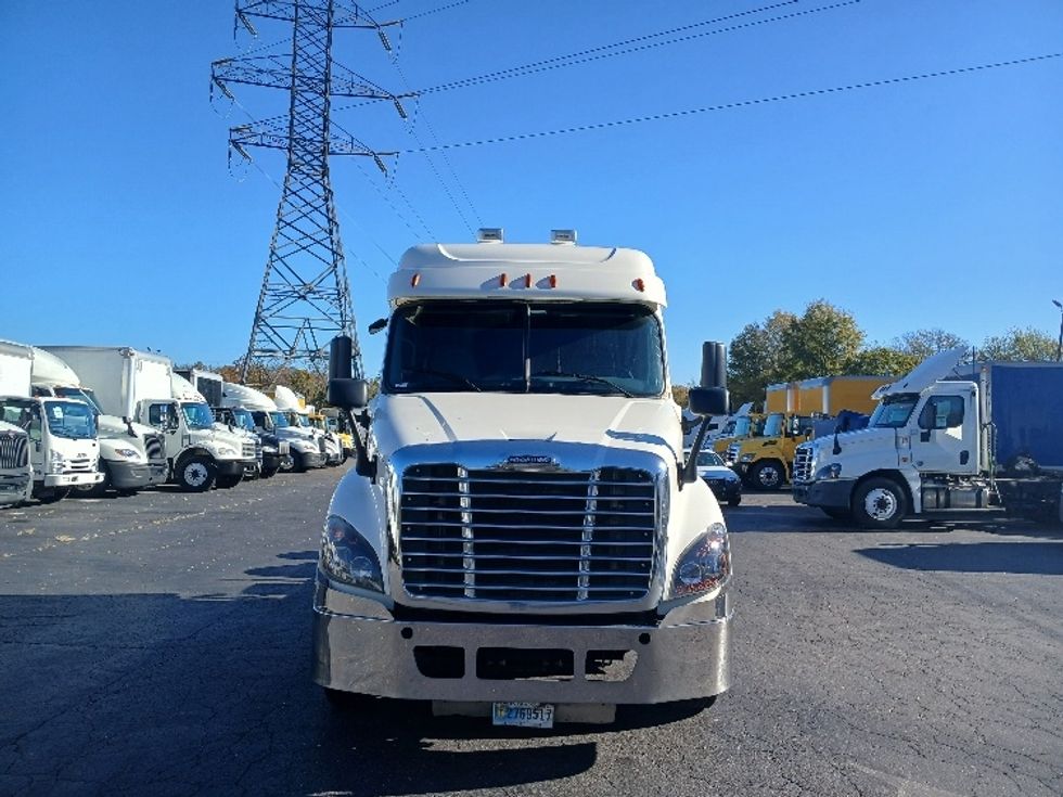 Sleeper Tractor-Heavy Duty Tractors-Freightliner-2019-Cascadia 12564ST-Greensboro-NC-564,947\n\t\tmiles-$ 51,000 - Image 2