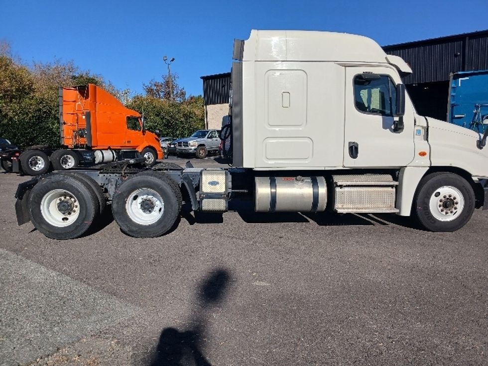 Sleeper Tractor-Heavy Duty Tractors-Freightliner-2019-Cascadia 12564ST-Greensboro-NC-564,947\n\t\tmiles-$ 51,000 - Image 8