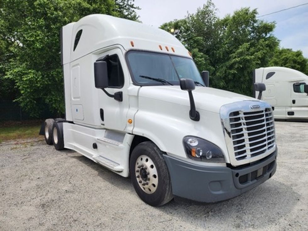 Sleeper Tractor-Heavy Duty Tractors-Freightliner-2019-Cascadia 12564ST-Greensboro-NC-656,393\n\t\tmiles-$ 46,250 - Image 1