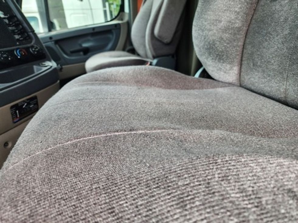 Sleeper Tractor-Heavy Duty Tractors-Freightliner-2019-Cascadia 12564ST-Greensboro-NC-656,393\n\t\tmiles-$ 46,250 - Image 10