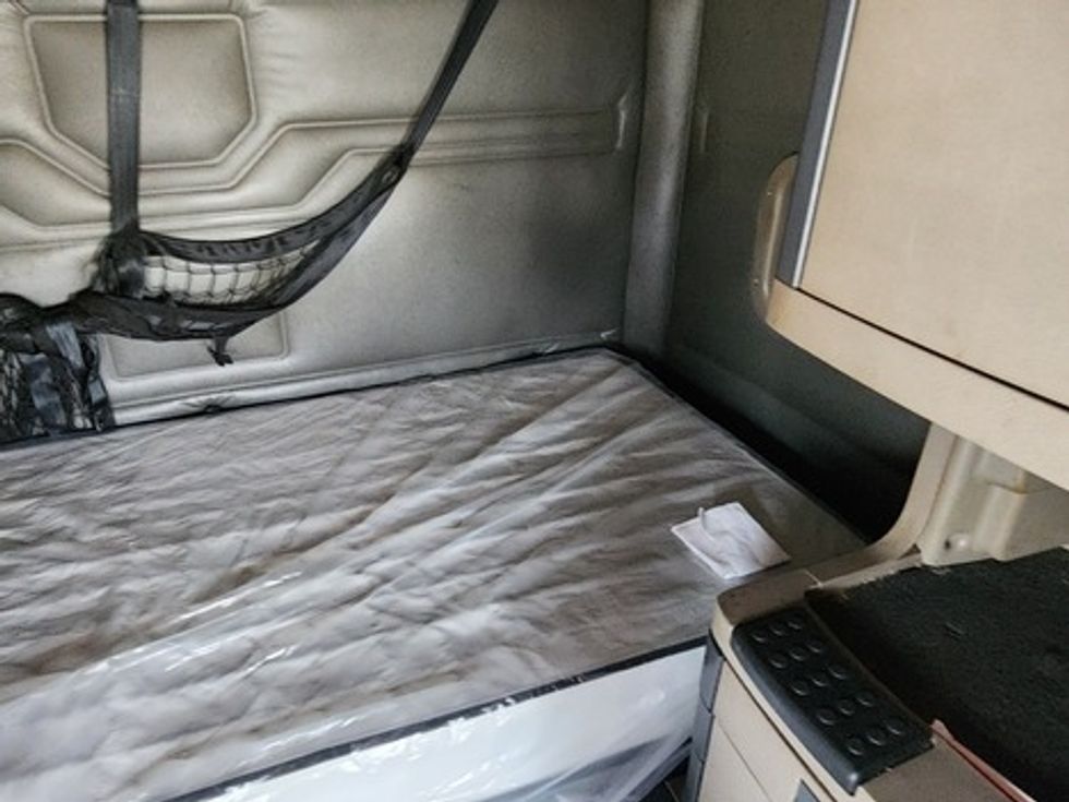 Sleeper Tractor-Heavy Duty Tractors-Freightliner-2019-Cascadia 12564ST-Greensboro-NC-656,393\n\t\tmiles-$ 46,250 - Image 12