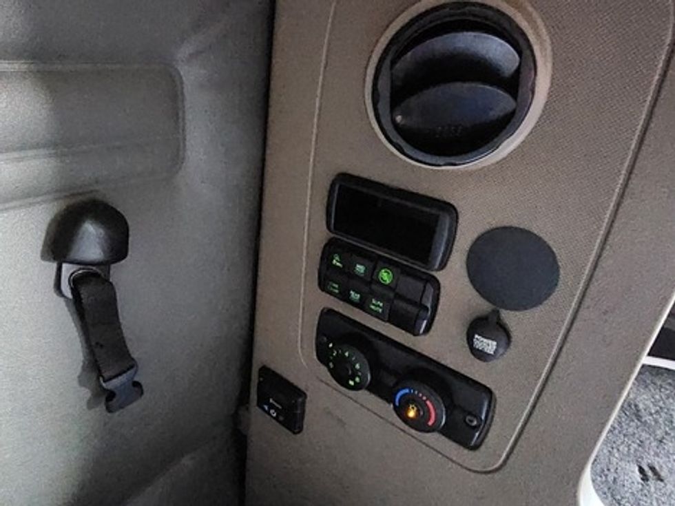 Sleeper Tractor-Heavy Duty Tractors-Freightliner-2019-Cascadia 12564ST-Greensboro-NC-656,393\n\t\tmiles-$ 46,250 - Image 15