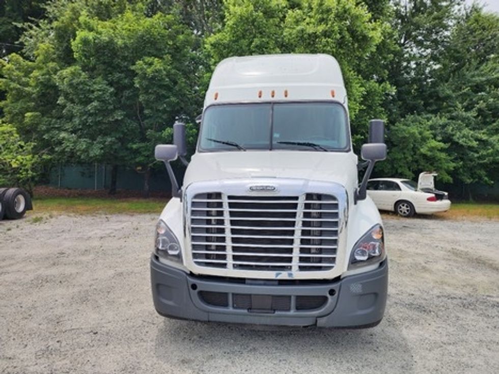 Sleeper Tractor-Heavy Duty Tractors-Freightliner-2019-Cascadia 12564ST-Greensboro-NC-656,393\n\t\tmiles-$ 46,250 - Image 2