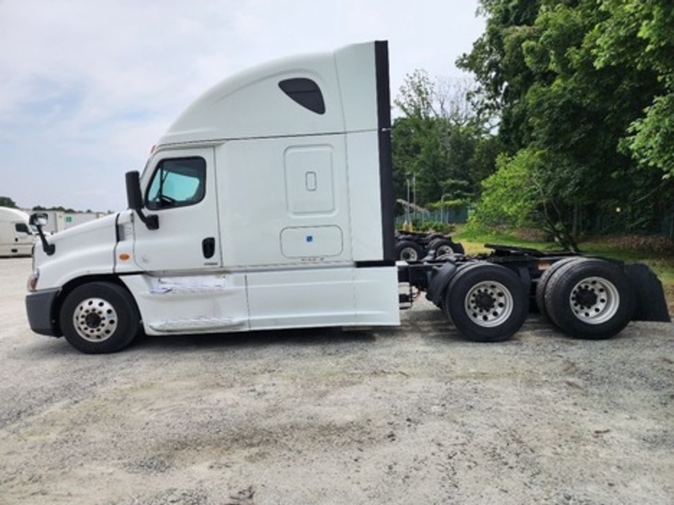 Sleeper Tractor-Heavy Duty Tractors-Freightliner-2019-Cascadia 12564ST-Greensboro-NC-656,393\n\t\tmiles-$ 46,250 - Image 4