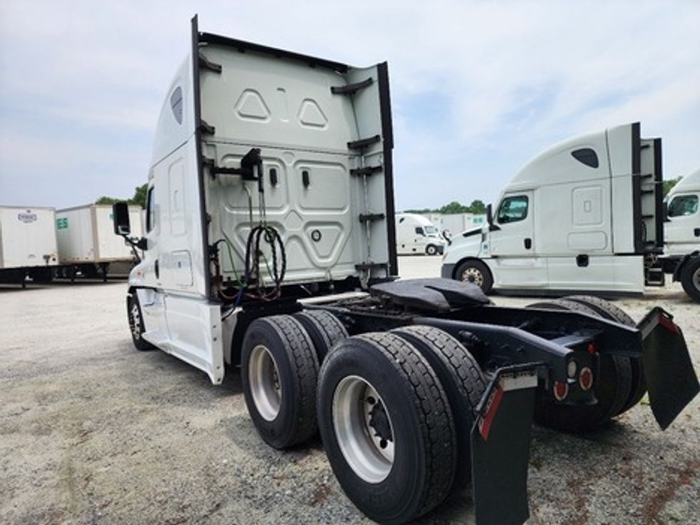 Sleeper Tractor-Heavy Duty Tractors-Freightliner-2019-Cascadia 12564ST-Greensboro-NC-656,393\n\t\tmiles-$ 46,250 - Image 5