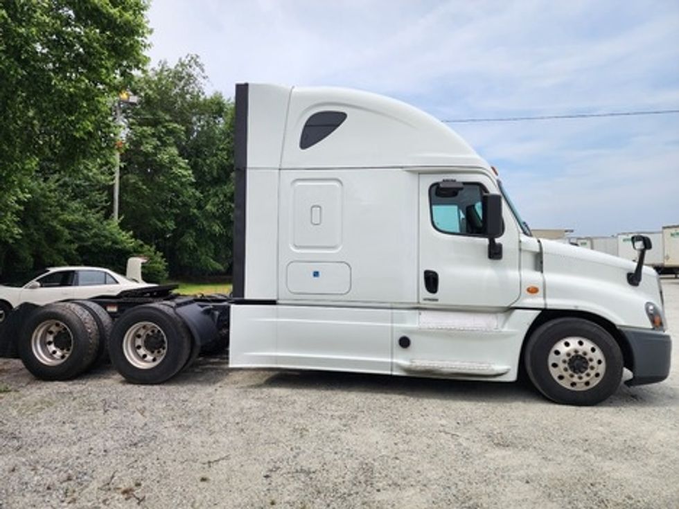 Sleeper Tractor-Heavy Duty Tractors-Freightliner-2019-Cascadia 12564ST-Greensboro-NC-656,393\n\t\tmiles-$ 46,250 - Image 8