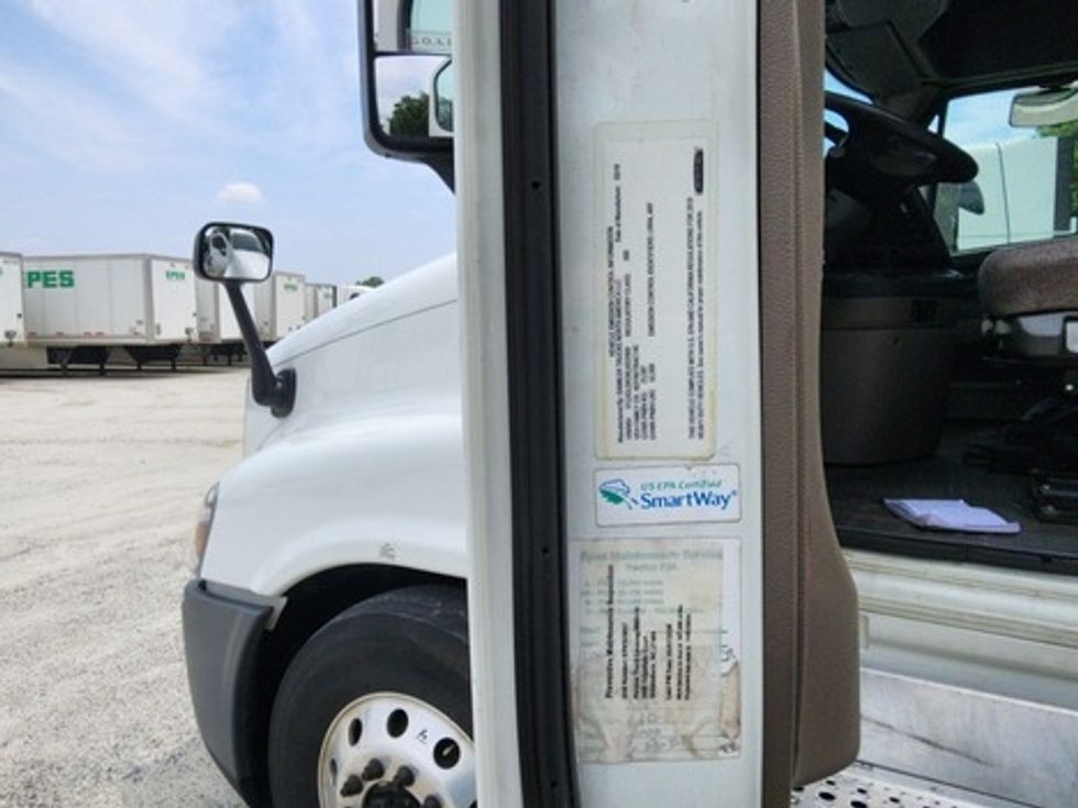 Sleeper Tractor-Heavy Duty Tractors-Freightliner-2019-Cascadia 12564ST-Greensboro-NC-656,393\n\t\tmiles-$ 46,250 - Image 9