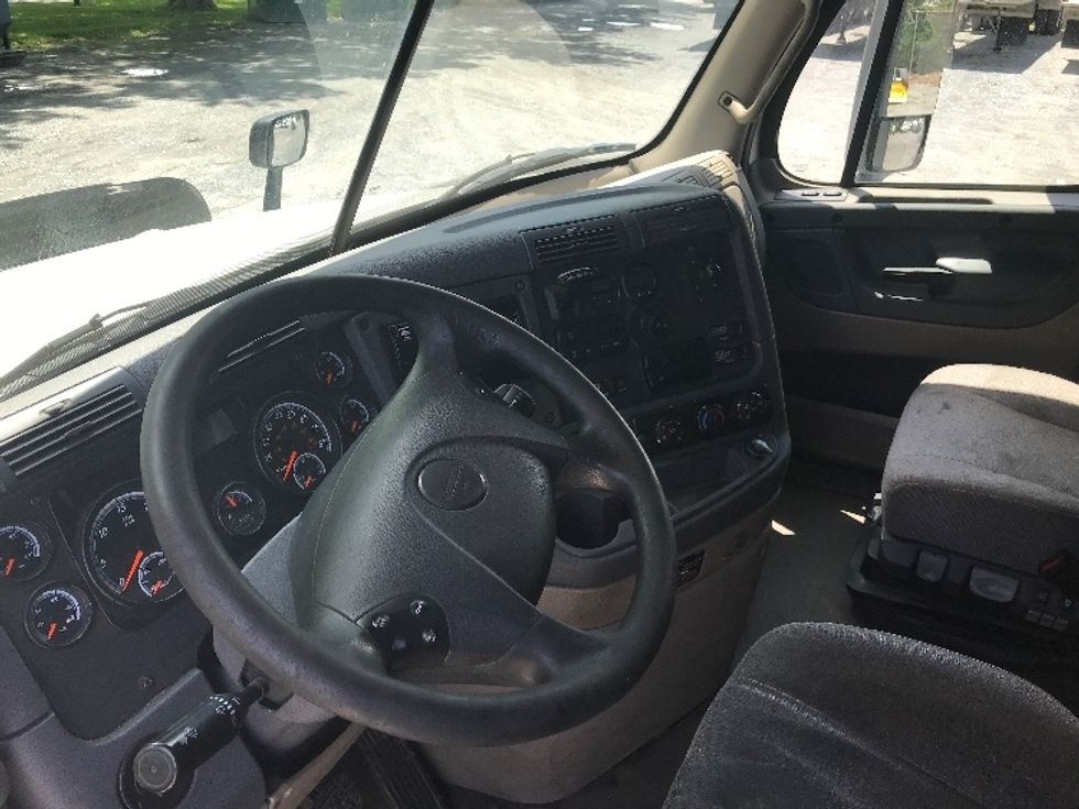 Sleeper Tractor-Heavy Duty Tractors-Freightliner-2019-Cascadia 12564ST-Harrisburg-PA-507,690\n\t\tmiles-$ 52,000 - Image 10