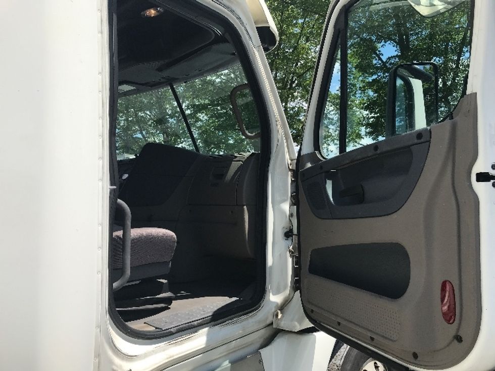 Sleeper Tractor-Heavy Duty Tractors-Freightliner-2019-Cascadia 12564ST-Harrisburg-PA-507,690\n\t\tmiles-$ 52,000 - Image 13