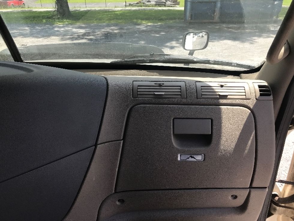 Sleeper Tractor-Heavy Duty Tractors-Freightliner-2019-Cascadia 12564ST-Harrisburg-PA-507,690\n\t\tmiles-$ 52,000 - Image 14