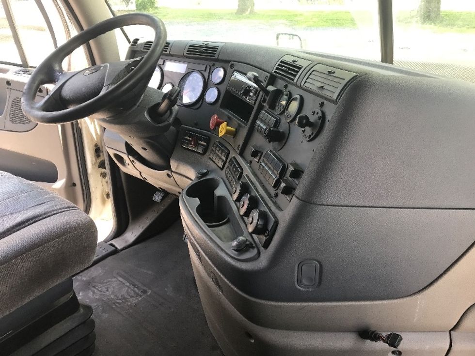 Sleeper Tractor-Heavy Duty Tractors-Freightliner-2019-Cascadia 12564ST-Harrisburg-PA-507,690\n\t\tmiles-$ 52,000 - Image 15
