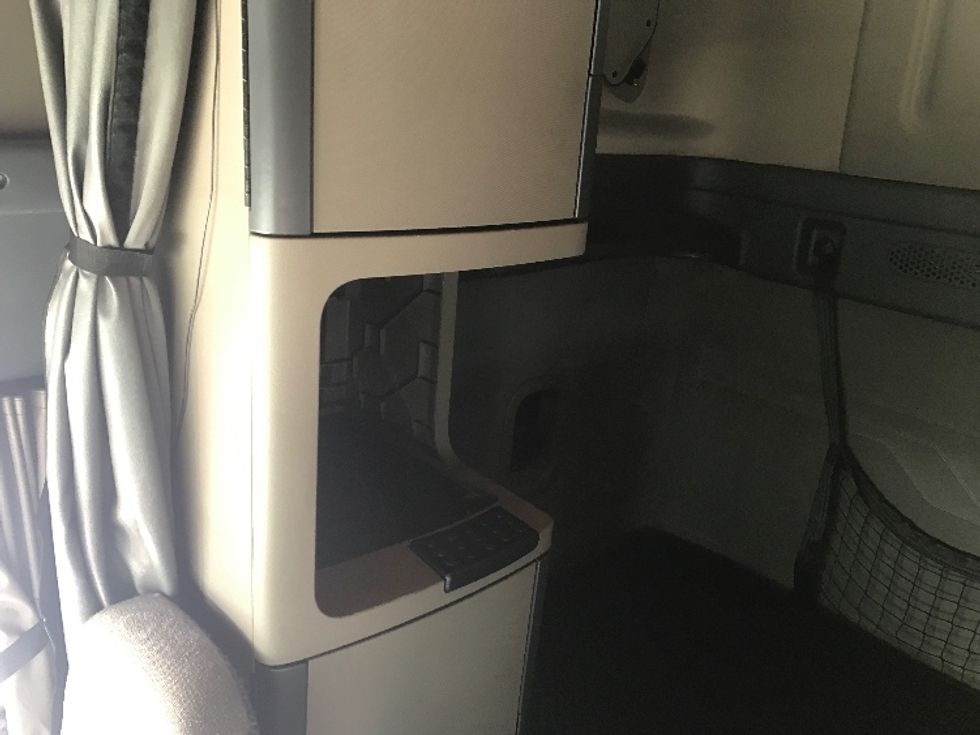 Sleeper Tractor-Heavy Duty Tractors-Freightliner-2019-Cascadia 12564ST-Harrisburg-PA-507,690\n\t\tmiles-$ 52,000 - Image 19