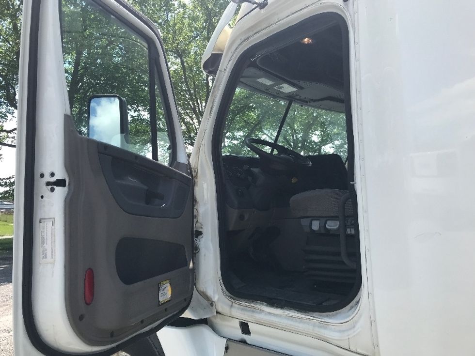 Sleeper Tractor-Heavy Duty Tractors-Freightliner-2019-Cascadia 12564ST-Harrisburg-PA-507,690\n\t\tmiles-$ 52,000 - Image 9