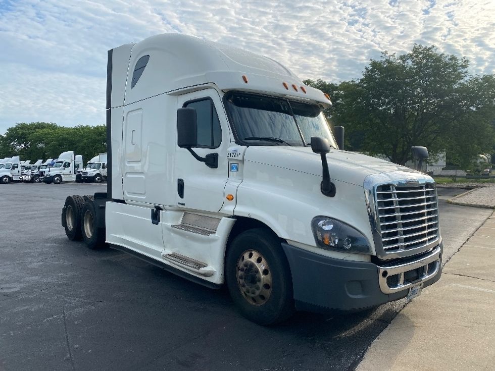 Sleeper Tractor-Heavy Duty Tractors-Freightliner-2019-Cascadia 12564ST-Harrisburg-PA-573,730\n\t\tmiles-$ 45,250 - Image 1