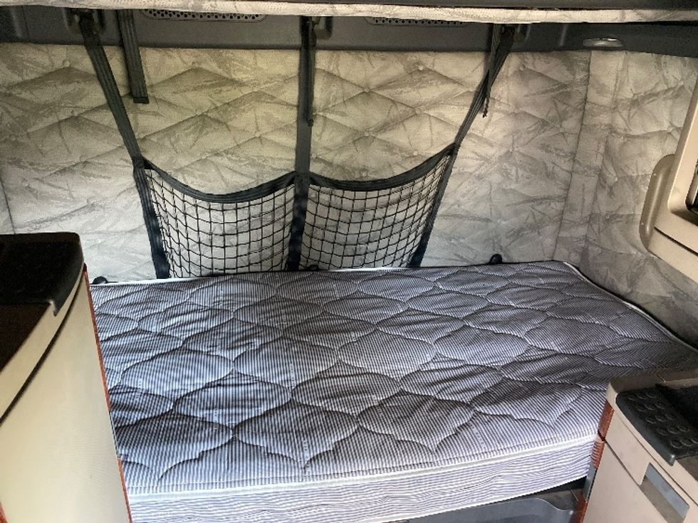 Sleeper Tractor-Heavy Duty Tractors-Freightliner-2019-Cascadia 12564ST-Harrisburg-PA-573,730\n\t\tmiles-$ 45,250 - Image 16