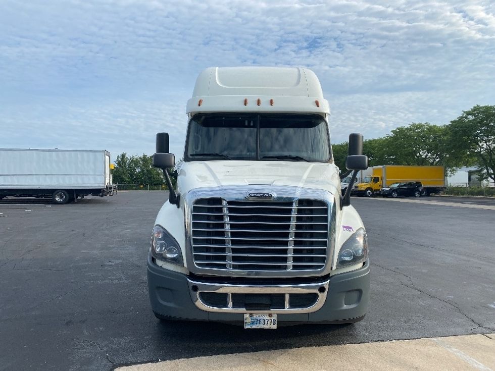 Sleeper Tractor-Heavy Duty Tractors-Freightliner-2019-Cascadia 12564ST-Harrisburg-PA-573,730\n\t\tmiles-$ 45,250 - Image 2
