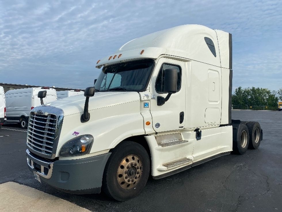Sleeper Tractor-Heavy Duty Tractors-Freightliner-2019-Cascadia 12564ST-Harrisburg-PA-573,730\n\t\tmiles-$ 45,250 - Image 3