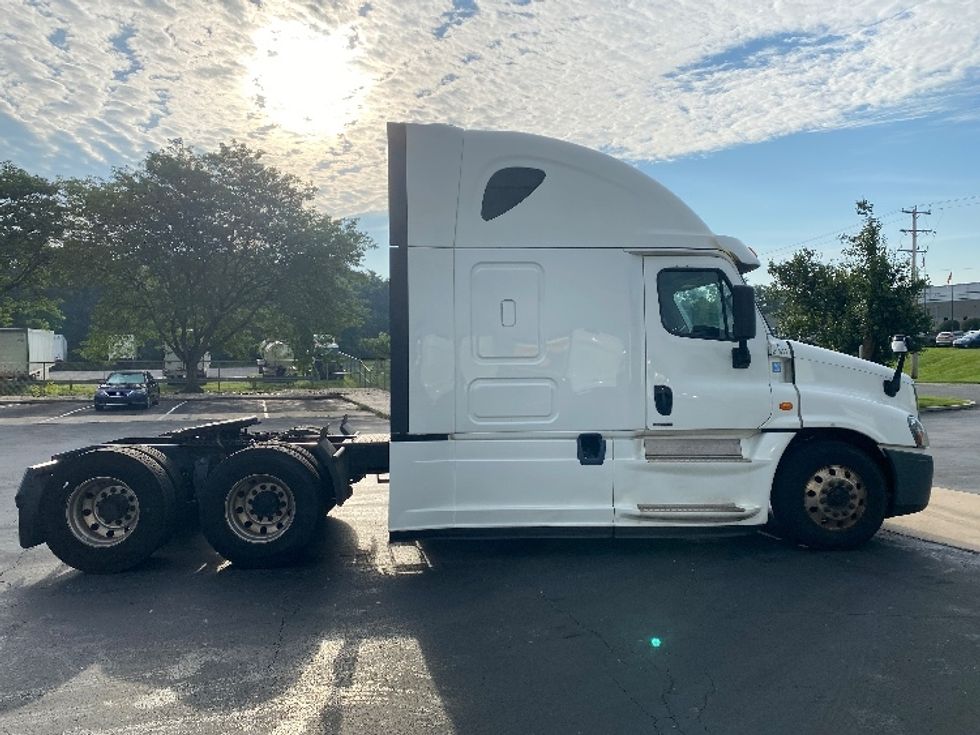 Sleeper Tractor-Heavy Duty Tractors-Freightliner-2019-Cascadia 12564ST-Harrisburg-PA-573,730\n\t\tmiles-$ 45,250 - Image 8