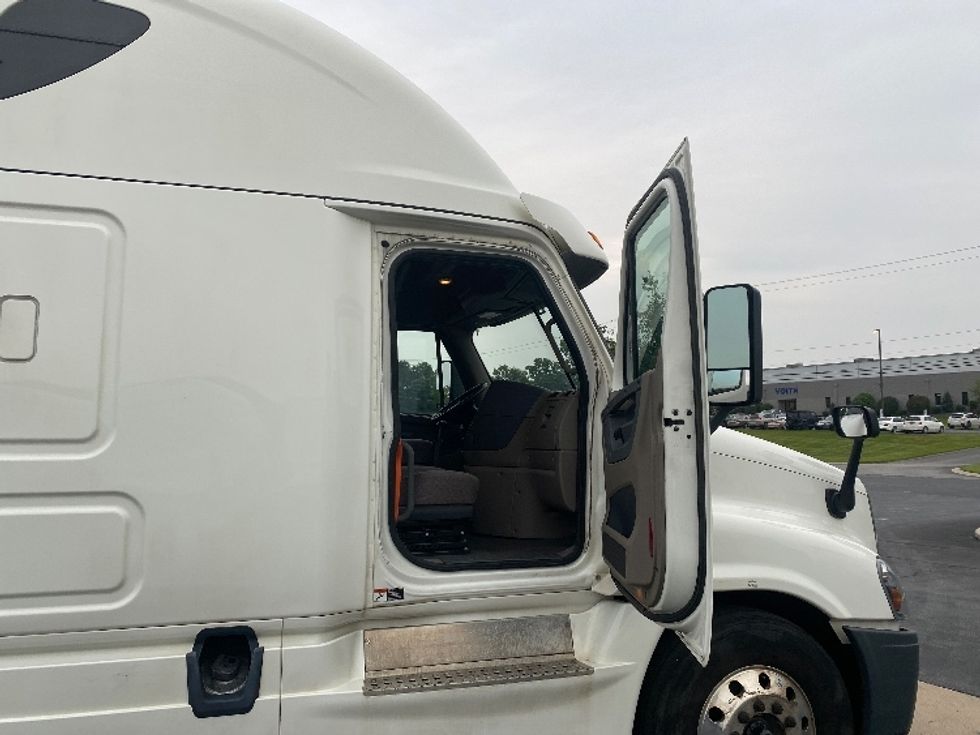 Sleeper Tractor-Heavy Duty Tractors-Freightliner-2019-Cascadia 12564ST-Harrisburg-PA-581,941\n\t\tmiles-$ 44,750 - Image 13