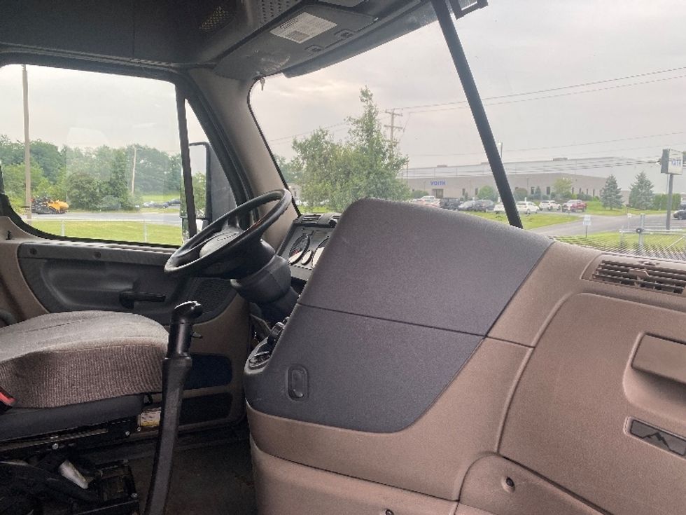 Sleeper Tractor-Heavy Duty Tractors-Freightliner-2019-Cascadia 12564ST-Harrisburg-PA-581,941\n\t\tmiles-$ 44,750 - Image 15