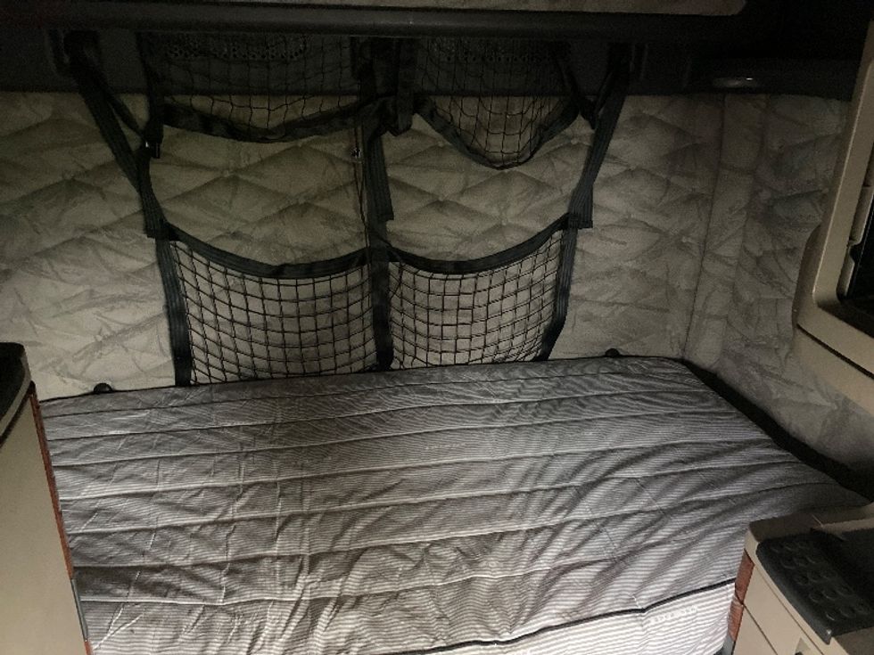 Sleeper Tractor-Heavy Duty Tractors-Freightliner-2019-Cascadia 12564ST-Harrisburg-PA-581,941\n\t\tmiles-$ 44,750 - Image 16