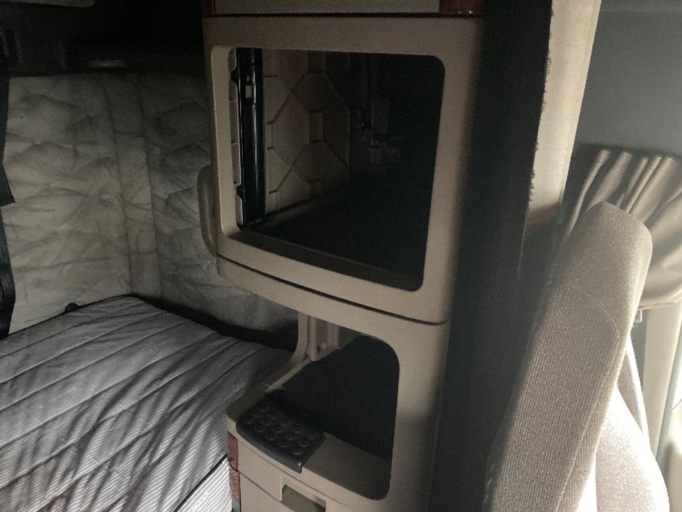 Sleeper Tractor-Heavy Duty Tractors-Freightliner-2019-Cascadia 12564ST-Harrisburg-PA-581,941\n\t\tmiles-$ 44,750 - Image 18