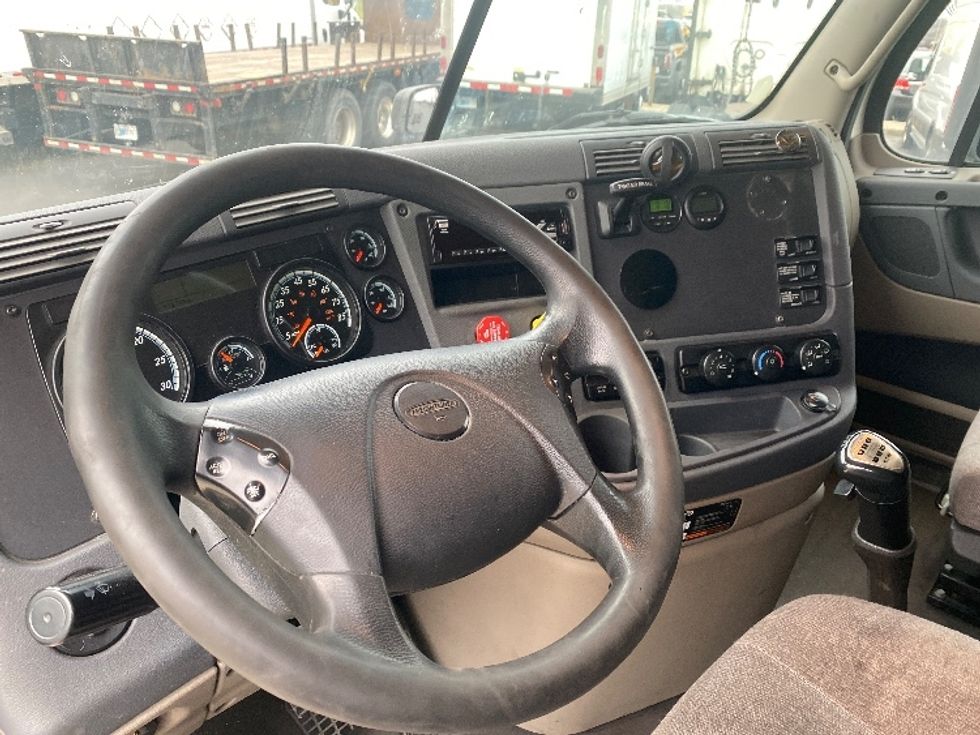 Sleeper Tractor-Heavy Duty Tractors-Freightliner-2019-Cascadia 12564ST-Harrisburg-PA-583,747\n\t\tmiles-$ 44,750 - Image 10