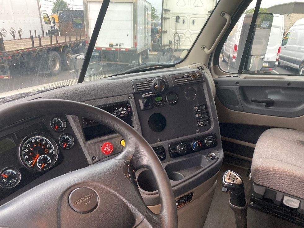 Sleeper Tractor-Heavy Duty Tractors-Freightliner-2019-Cascadia 12564ST-Harrisburg-PA-583,747\n\t\tmiles-$ 44,750 - Image 11