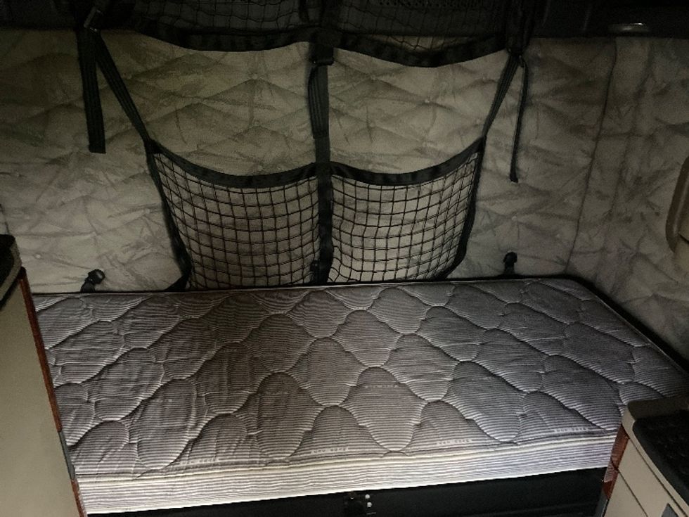 Sleeper Tractor-Heavy Duty Tractors-Freightliner-2019-Cascadia 12564ST-Harrisburg-PA-583,747\n\t\tmiles-$ 44,750 - Image 16