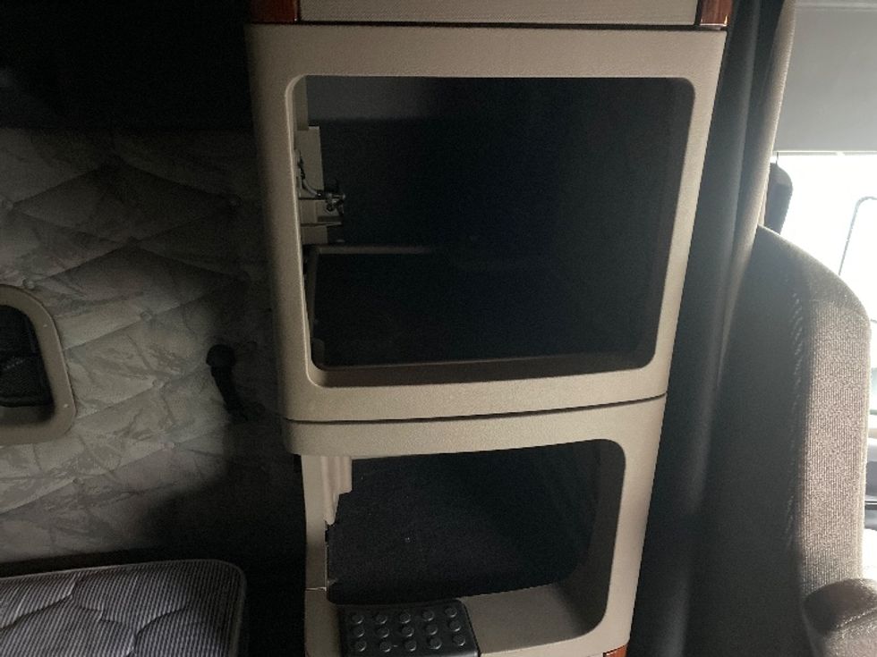 Sleeper Tractor-Heavy Duty Tractors-Freightliner-2019-Cascadia 12564ST-Harrisburg-PA-583,747\n\t\tmiles-$ 44,750 - Image 18