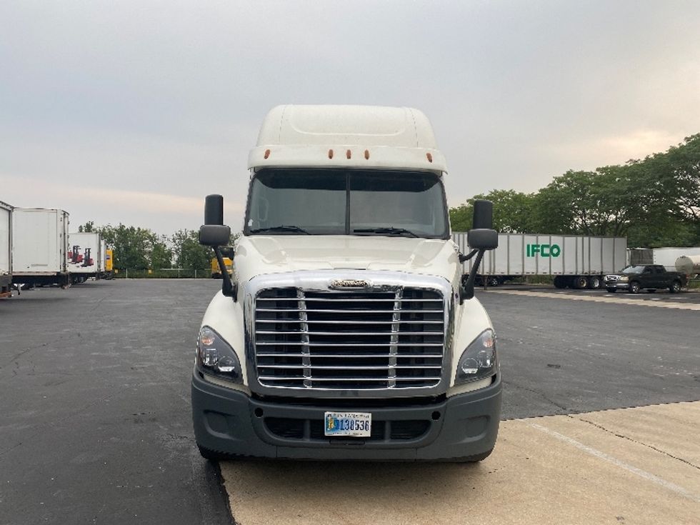 Sleeper Tractor-Heavy Duty Tractors-Freightliner-2019-Cascadia 12564ST-Harrisburg-PA-583,747\n\t\tmiles-$ 44,750 - Image 2
