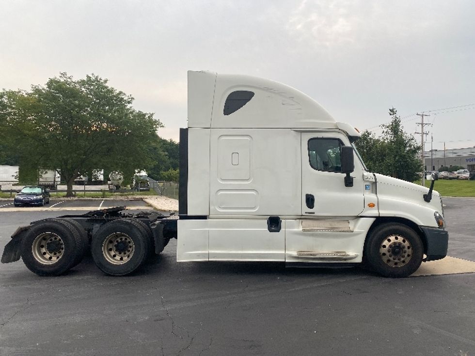 Sleeper Tractor-Heavy Duty Tractors-Freightliner-2019-Cascadia 12564ST-Harrisburg-PA-583,747\n\t\tmiles-$ 44,750 - Image 8